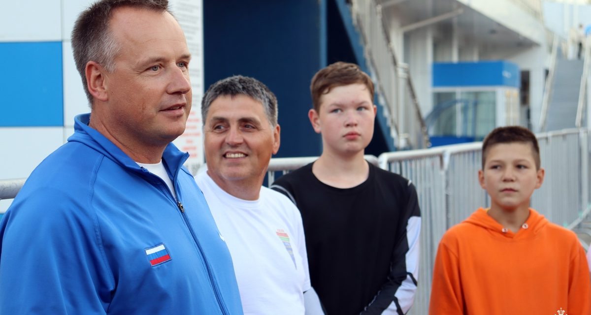 Двух тренеров вологодских команд по пожарно-спасательному спорту поздравили с неофициальным праздником
