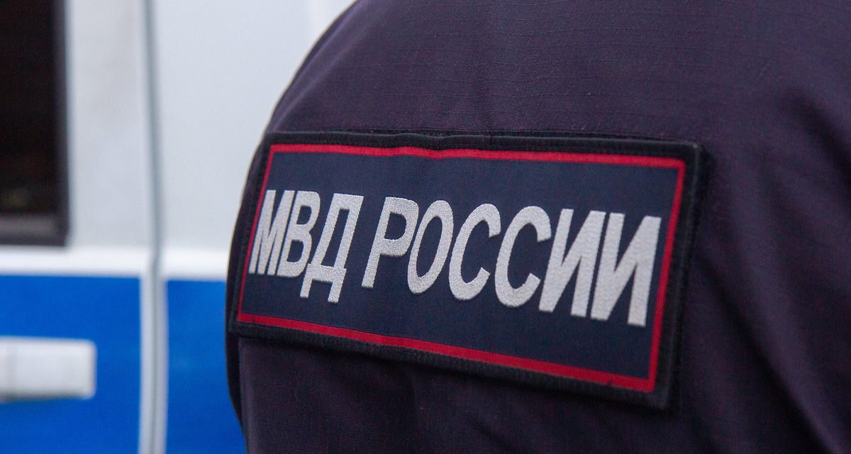 Мужчина вынес из магазина кофе, чай и сыр, а потом сам дождался полиции
